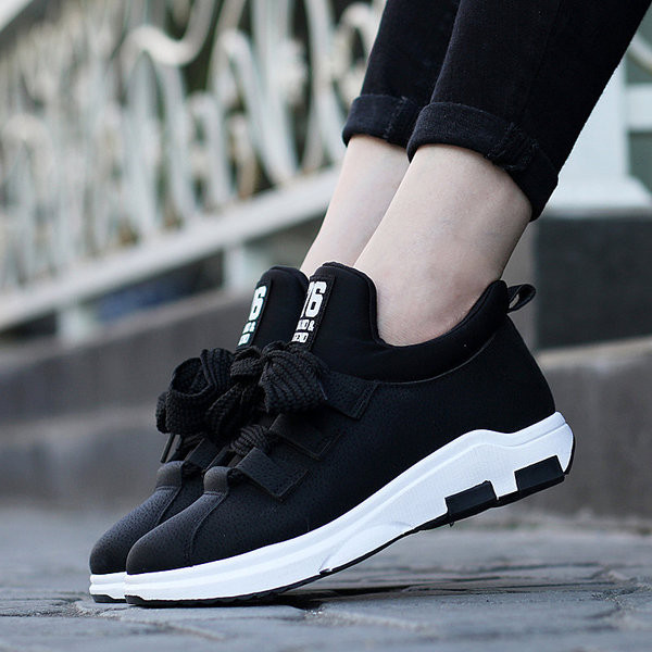 Κυρίες κομψά αθλητικά παπούτσια σε τρία χρώματα