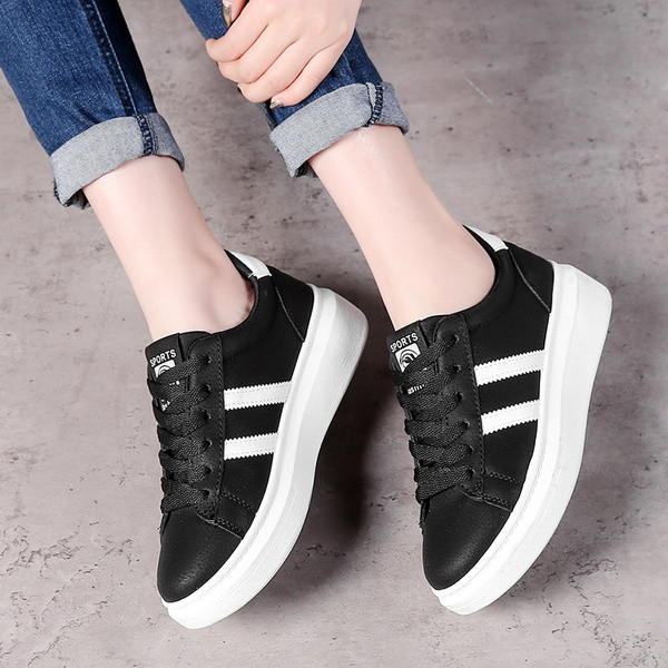 Περιστασιακά γυναικεία παπούτσια σε διάφορα χρώματα