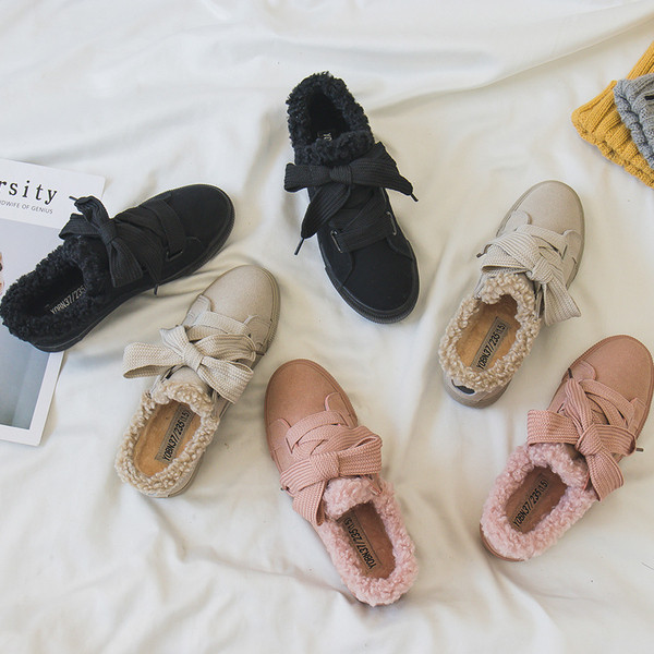 Γυναικεία μοντέρνα αθλητικά παπούτσια με μαλακά τακούνια