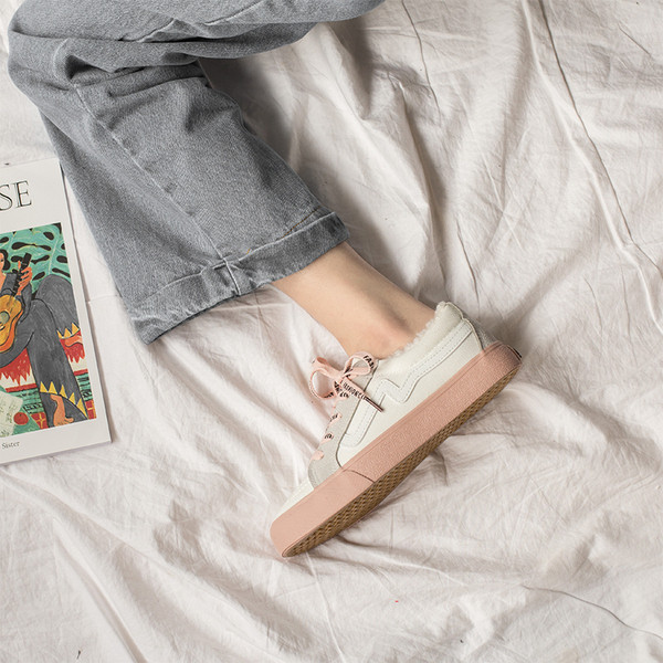 Γυναικεία αθλητικά πάνινα παπούτσια σε ανοιχτόχρωμο χρώμα