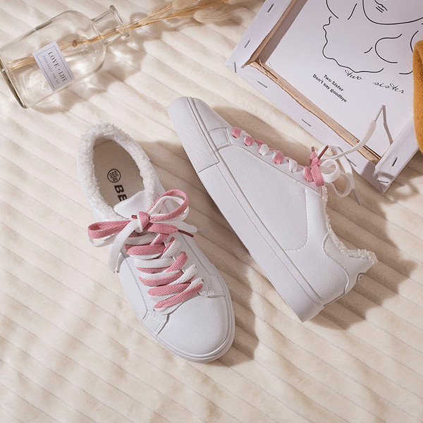 Γυναικείος μαραθώνιος γυναικών με λευκό χρώμα