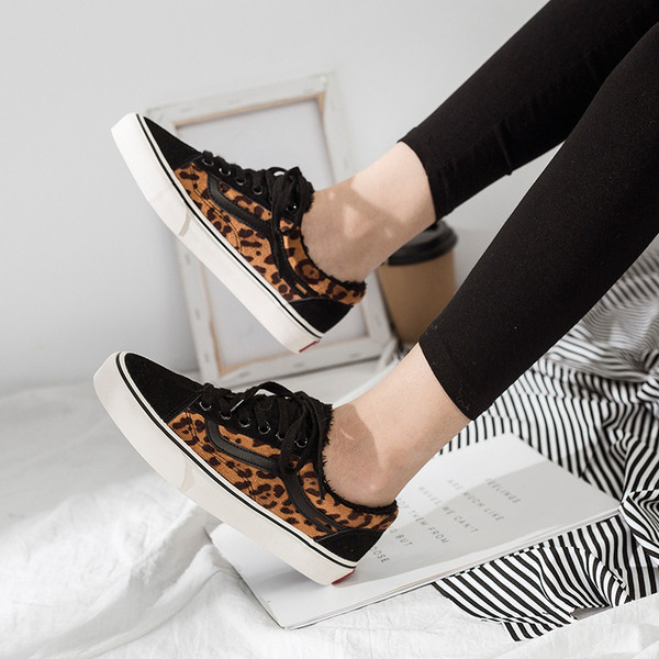 Κυρίες μοντέρνα πάνινα παπούτσια σε δύο σχέδια - διάφορα χρώματα