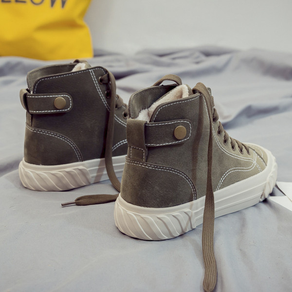 Κυρίες μοντέρνα πάνινα παπούτσια σε τρία χρώματα