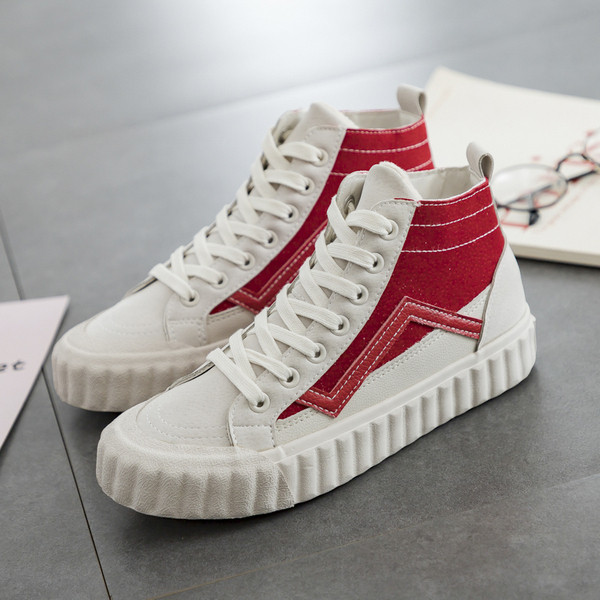 Αθλητικά παπούτσια κατάλληλα για άνδρες και γυναίκες σε δύο χρώματα