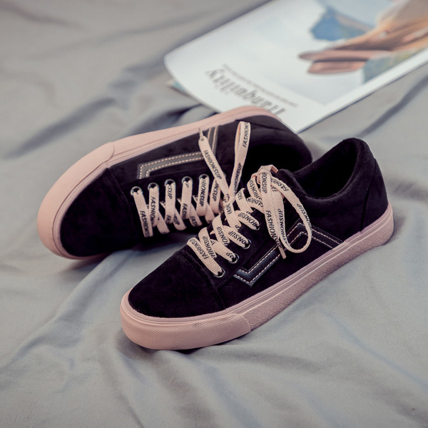 Γυναικεία παπούτσια σε τρία χρώματα