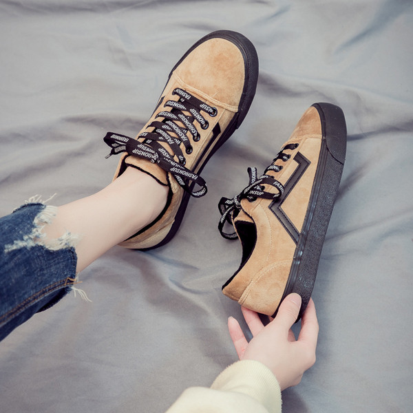 Γυναικεία παπούτσια σε τρία χρώματα