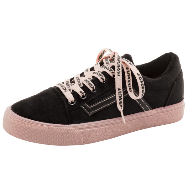 Γυναικεία παπούτσια σε τρία χρώματα