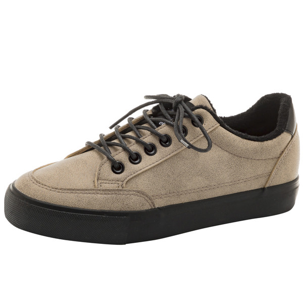 Τα casual αθλητικά παπούτσια των γυναικών σε δύο χρώματα