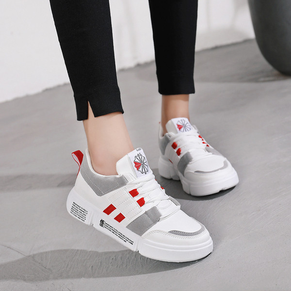 Γυναικεία παπούτσια μόδας σε τρία χρώματα