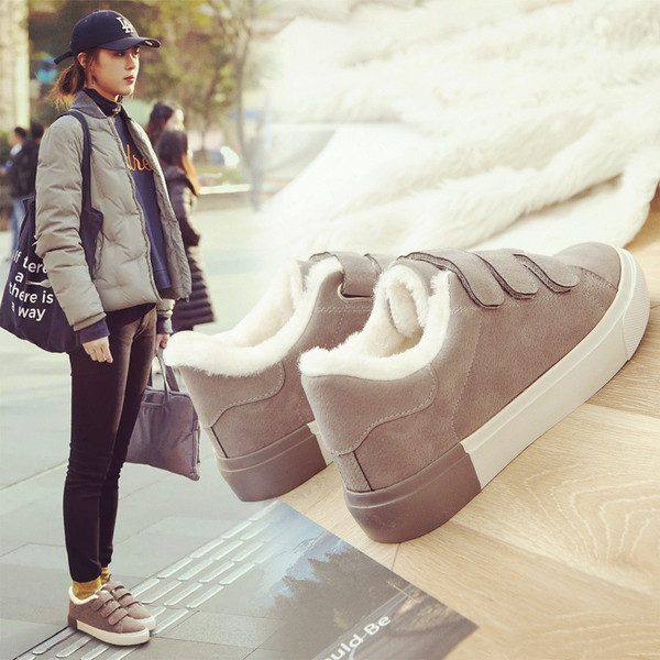 Γυναικεία αθλητικά παπούτσια με μαλακή επένδυση σε διάφορα χρώματα