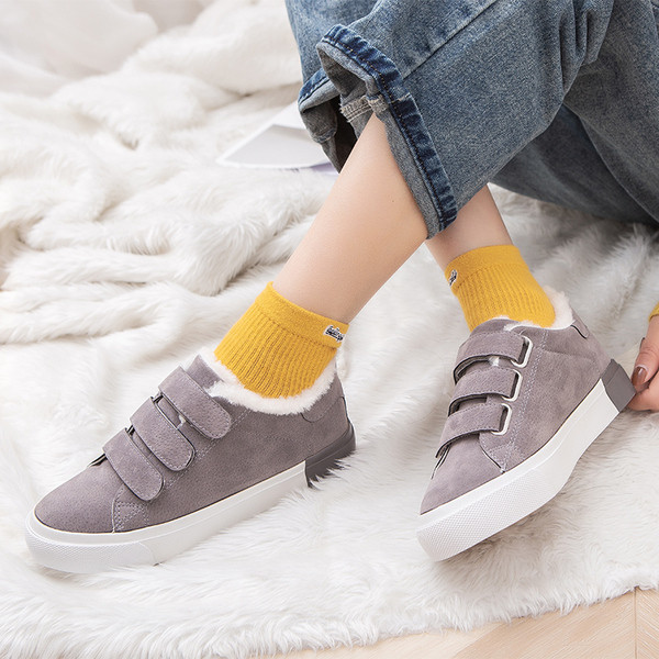 Γυναικεία αθλητικά παπούτσια με μαλακή επένδυση σε διάφορα χρώματα