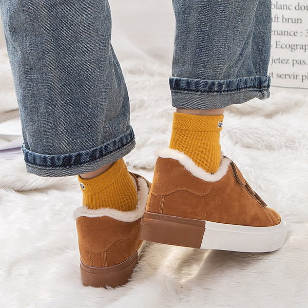 Γυναικεία αθλητικά παπούτσια με μαλακή επένδυση σε διάφορα χρώματα