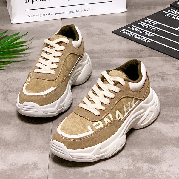 Γυναικεία αθλητικά παπούτσια σε καφέ και μαύρο χρώμα