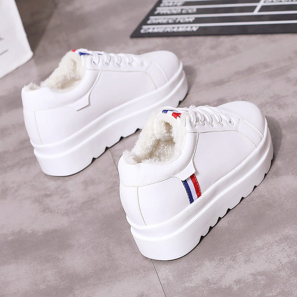 Ανδρικά πάνινα παπούτσια με μαλακή επένδυση σε λευκό χρώμα