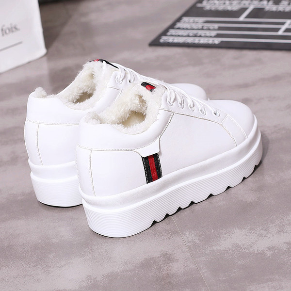 Ανδρικά πάνινα παπούτσια με μαλακή επένδυση σε λευκό χρώμα