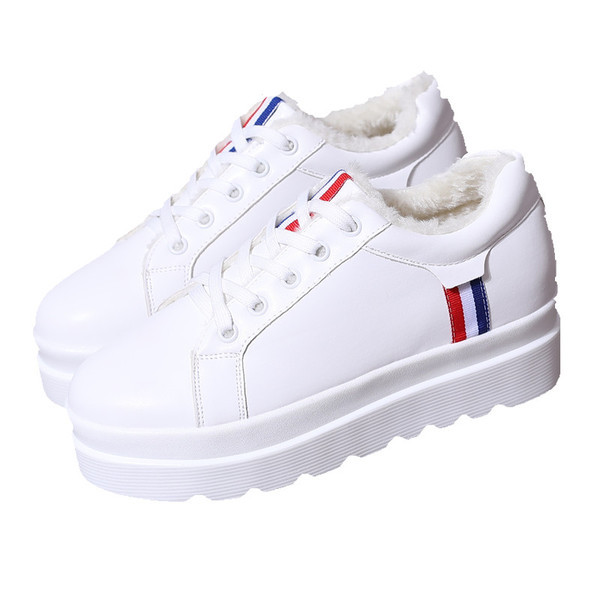 Ανδρικά πάνινα παπούτσια με μαλακή επένδυση σε λευκό χρώμα