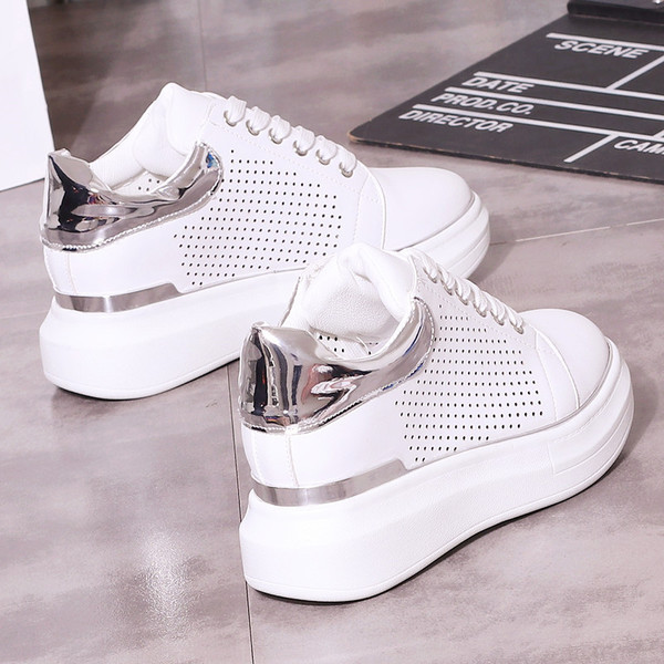 Μοντέρνα γυναικεία παπούτσια σε δύο χρώματα