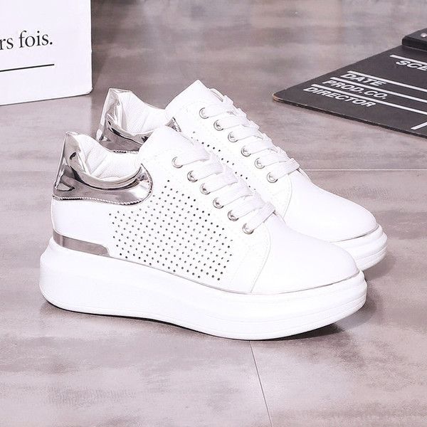 Μοντέρνα γυναικεία παπούτσια σε δύο χρώματα