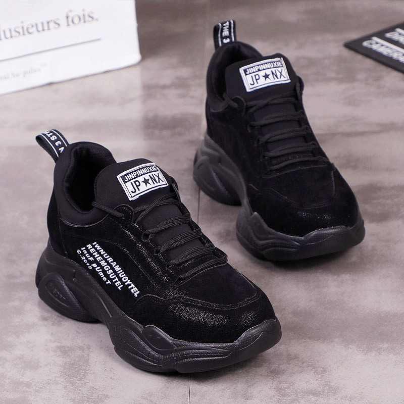 Ανδρικά πάνινα παπούτσια με ψηλή σόλα σε λευκό και μαύρο χρώμα