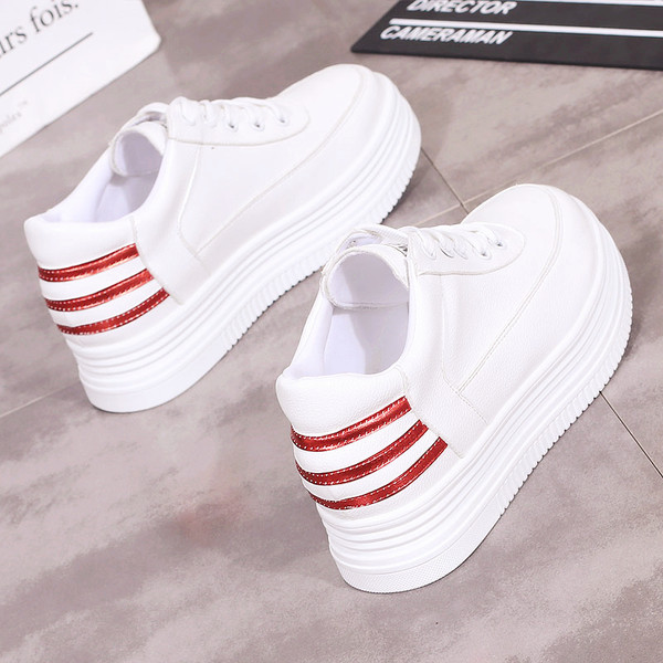 Ανδρικά πάνινα παπούτσια με ψηλά τακούνια με έγχρωμες λωρίδες