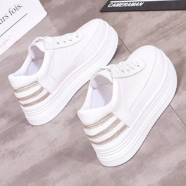 Ανδρικά πάνινα παπούτσια με ψηλά τακούνια με έγχρωμες λωρίδες