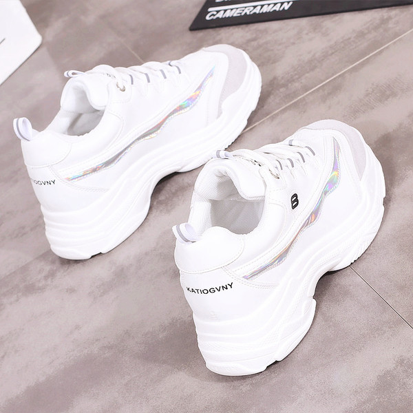 Ανδρικά πάνινα παπούτσια σε λευκό και μαύρο με ψηλή σόλα