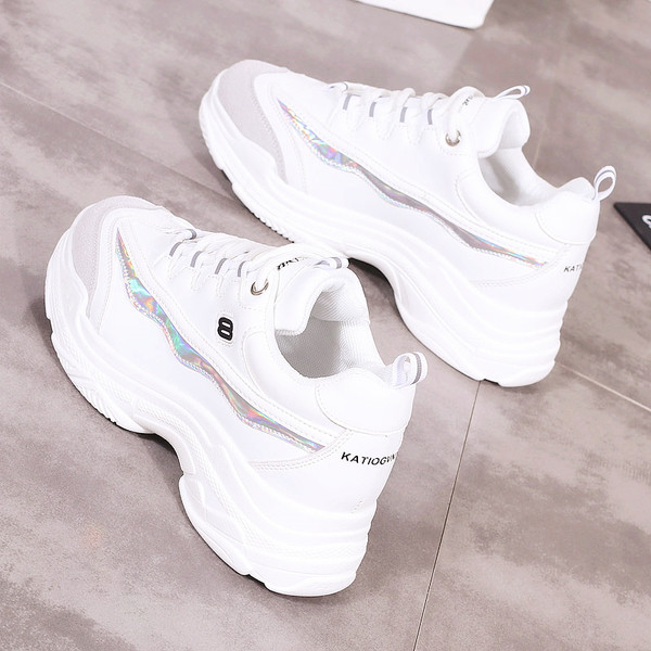 Ανδρικά πάνινα παπούτσια σε λευκό και μαύρο με ψηλή σόλα