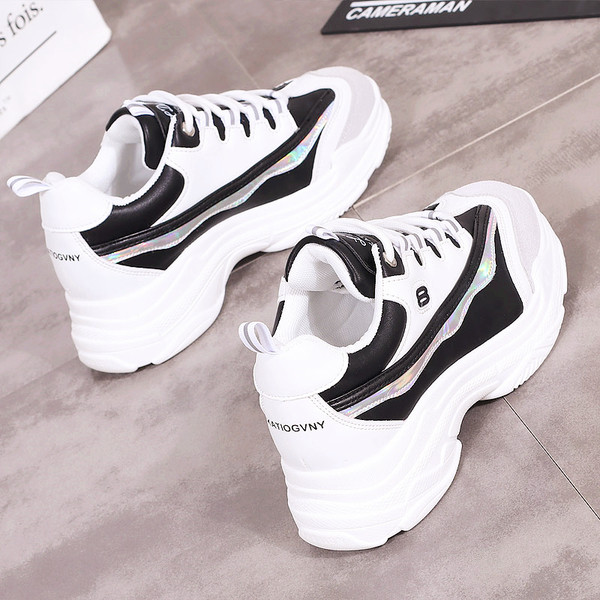 Ανδρικά πάνινα παπούτσια σε λευκό και μαύρο με ψηλή σόλα