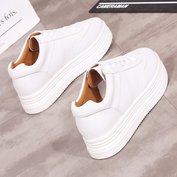 Γυναικεία παπούτσια μόδας σε τρία χρώματα