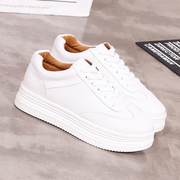 Γυναικεία παπούτσια μόδας σε τρία χρώματα