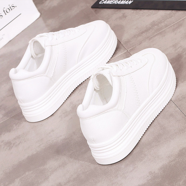 Γυναικεία παπούτσια μόδας σε τρία χρώματα