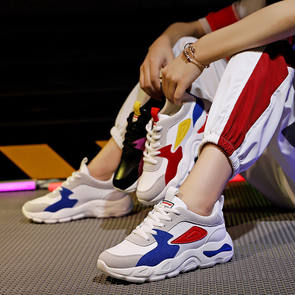 Τα σημερινά χρώματα πάνινα παπούτσια των γυναικών