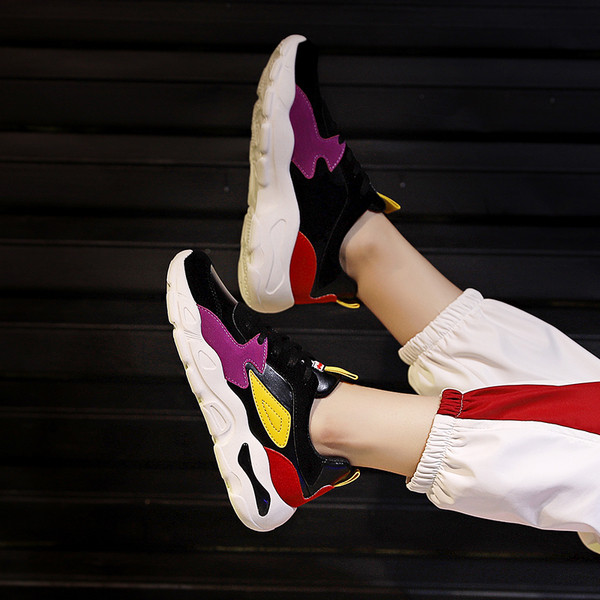 Τα σημερινά χρώματα πάνινα παπούτσια των γυναικών