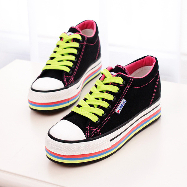 Дамски цветни кецове в два цвята