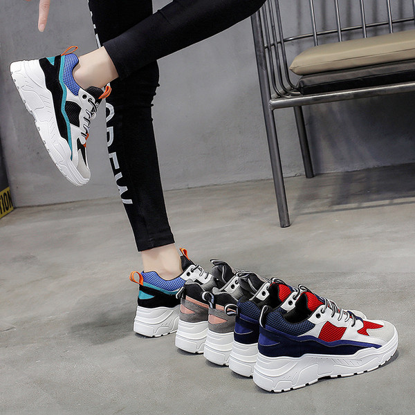 Τρέχοντα χρωματιστά πάνινα παπούτσια κυρίες