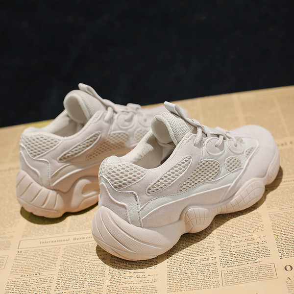 Γυναικεία παπούτσια σε τέσσερα χρώματα