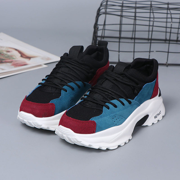 Γυναικεία μοντέρνα αθλητικά παπούτσια σε διάφορα χρώματα