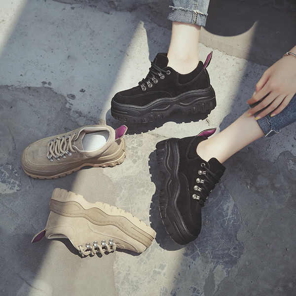 Ανδρικά πάνινα παπούτσια σε δύο χρώματα - μαύρο και μπεζ