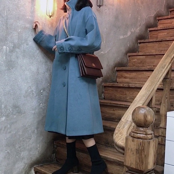 Дамско зимно палто разкроен модел с висока яка в син и черен цвят