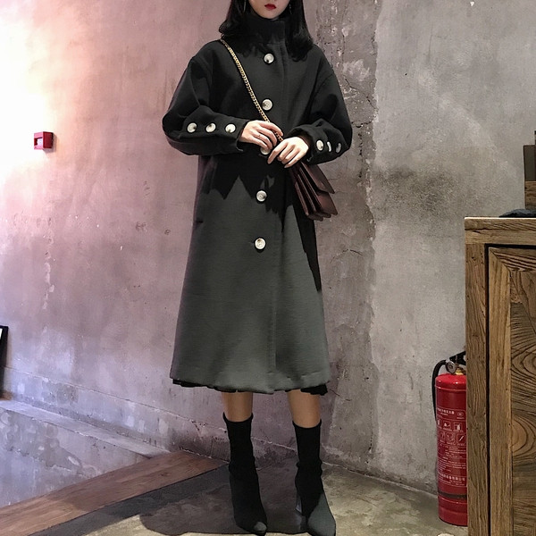 Дамско зимно палто разкроен модел с висока яка в син и черен цвят