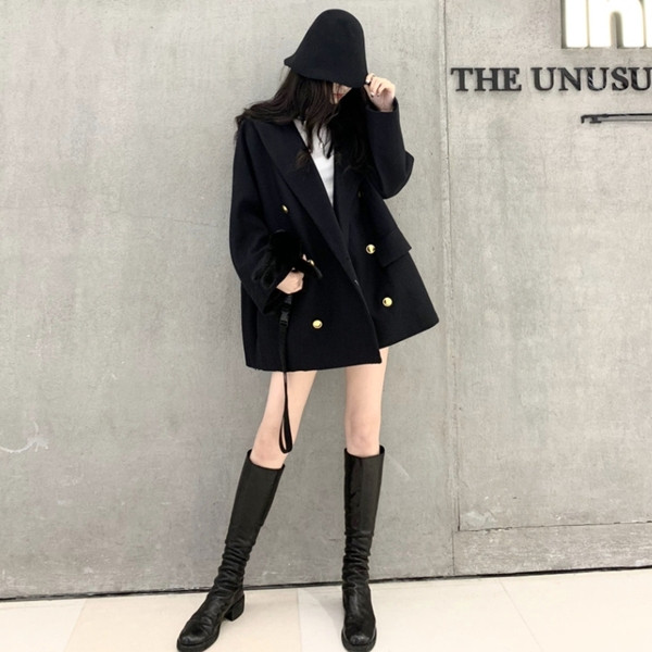 Γυναικείο παλτό σε μαύρο χρώμα με χρυσά κουμπιά