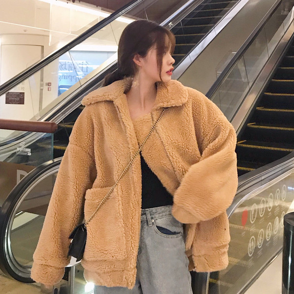 Пухено дамско палто широк модел с джобове в три цвята