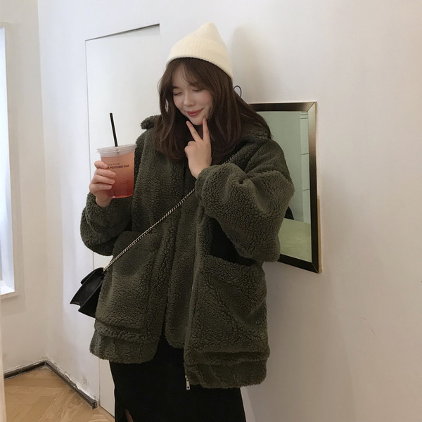 Пухено дамско палто широк модел с джобове в три цвята