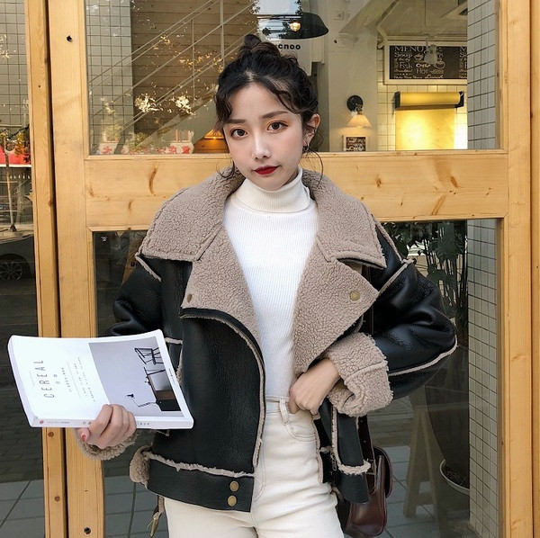 Зимно дамско яке от еко кожа с мека подплата в черен цвят