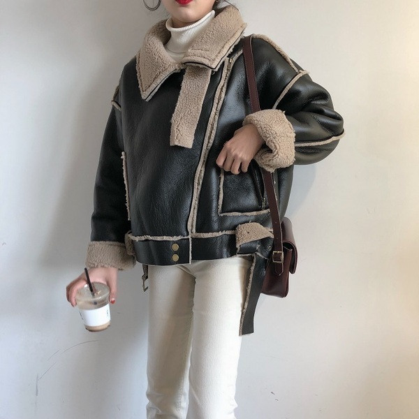 Зимно дамско яке от еко кожа с мека подплата в черен цвят