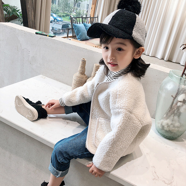 Απλό παιδικό μπουφάν για κορίτσια σε μπεζ χρώμα