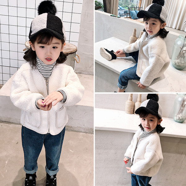 Απλό παιδικό μπουφάν για κορίτσια σε μπεζ χρώμα