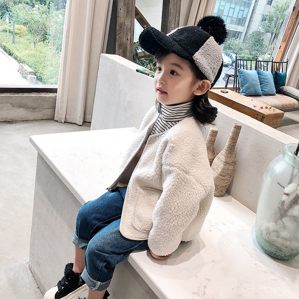 Απλό παιδικό μπουφάν για κορίτσια σε μπεζ χρώμα