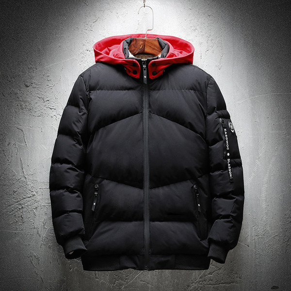 Спортно-ежедневно мъжко яке с качулка в черен ,бял и червен цвят 