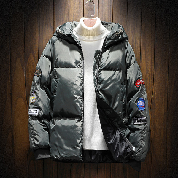 HIT Modern férfi kabát színes emblémákkal és kapucnival több színben